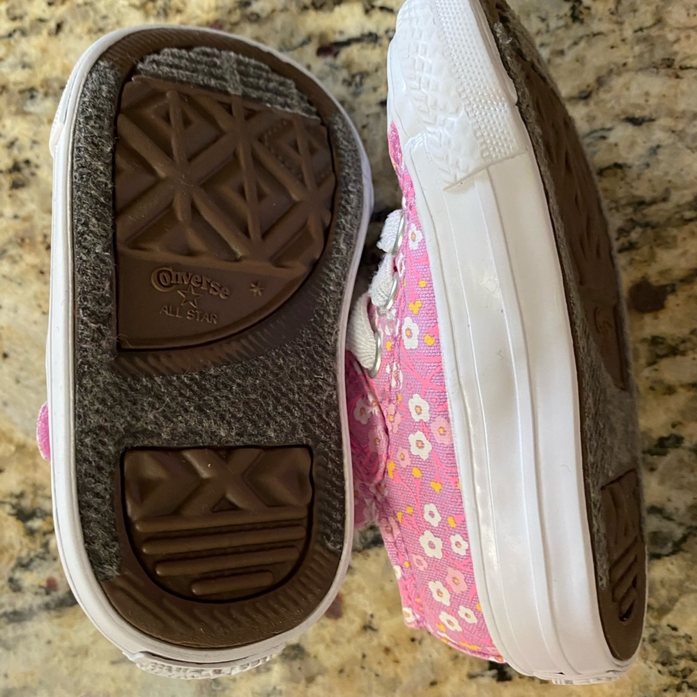 Converse - Picture 4 of 4